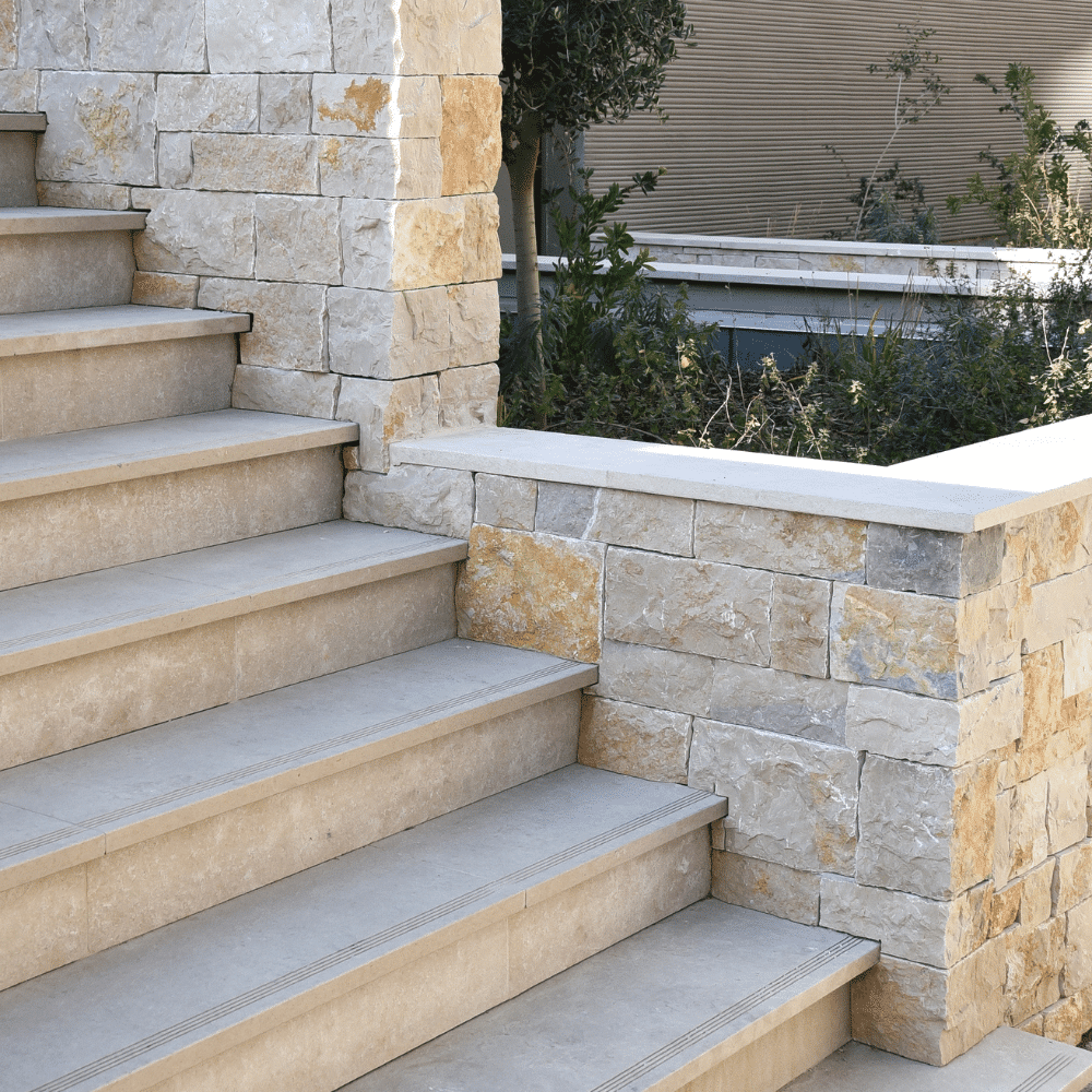 3-10 Escalier extérieur en pierre beige moderne